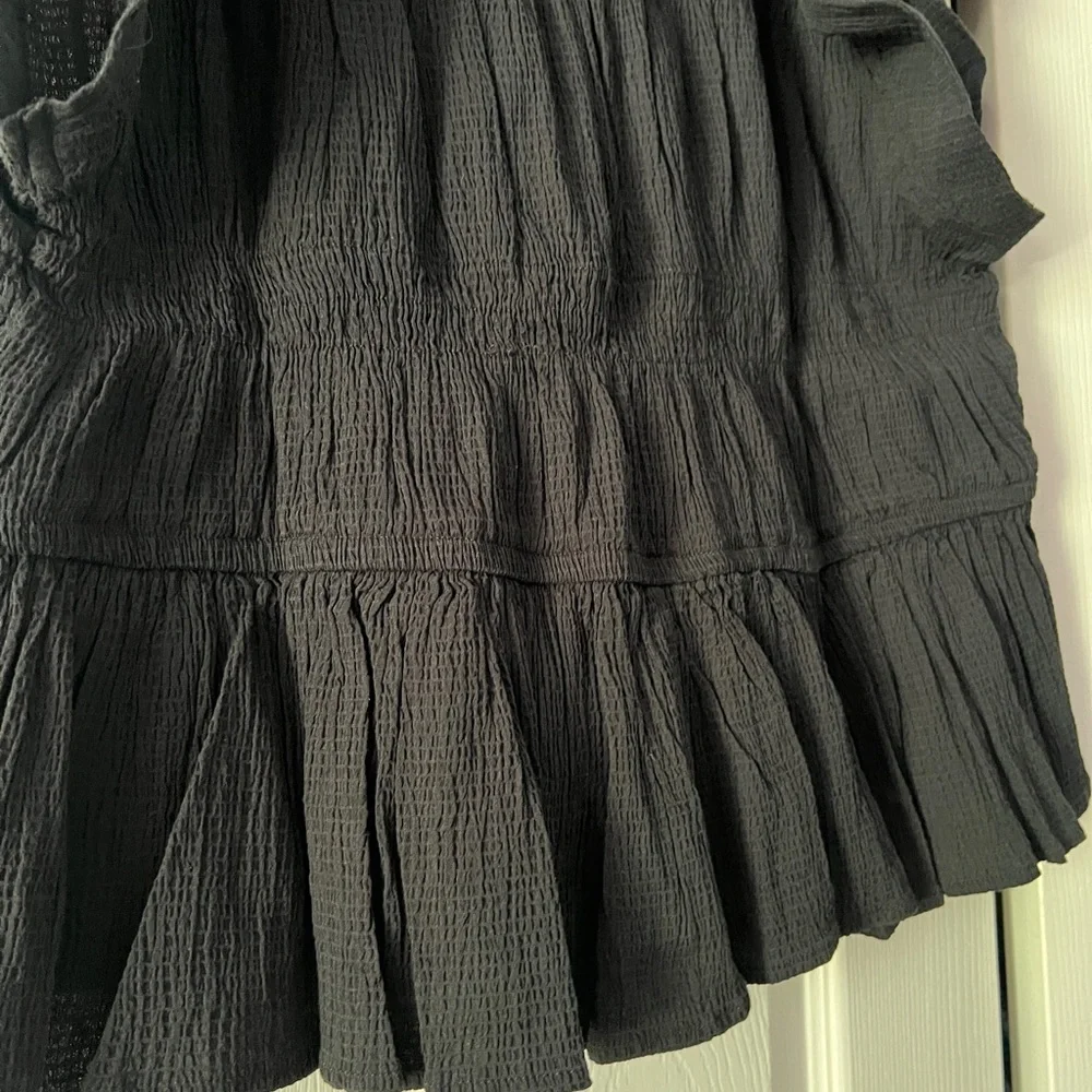 Chic Black Tie-Front Blouse - Picture 11 of 12